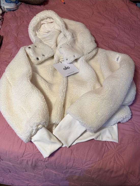 ALO Yoga Jackets & Blazers - ALO Yoga Cream Sherpa Hoodie Jacket